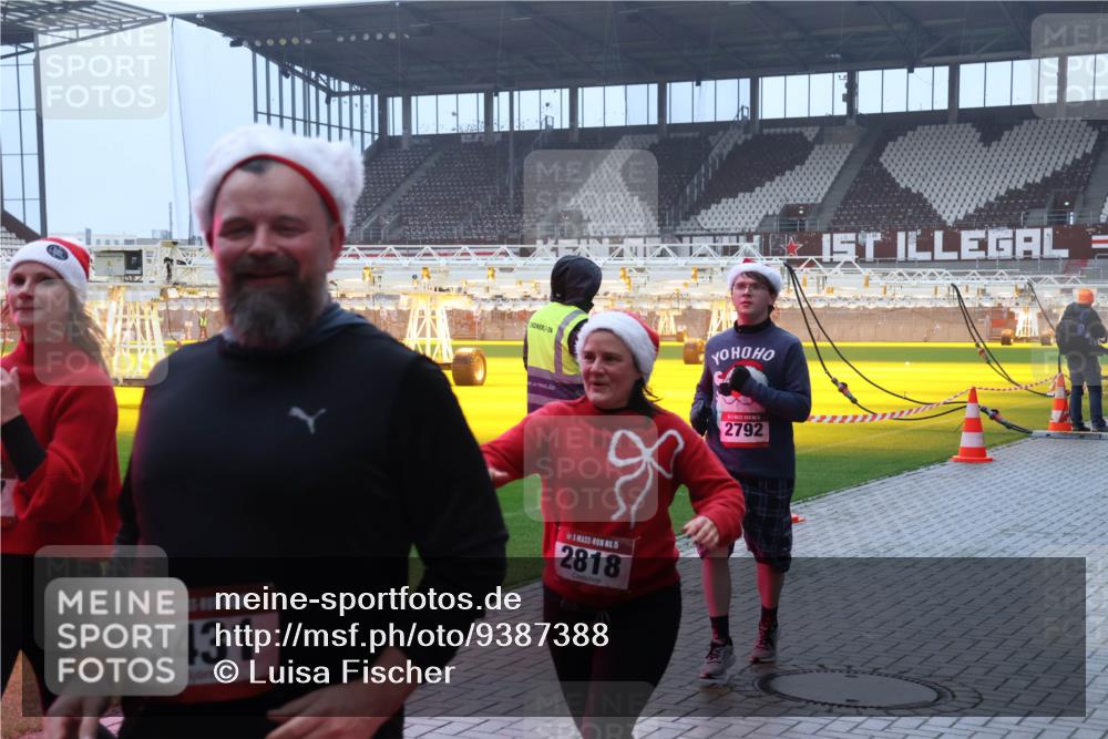 07.12.2025 - St. Pauli X-Mass-Run No. 15 Luisa Fischer http://msf.ph/oto/9387388 07.12.2025 10:22:38 Ziel 5, 3431, 2792, 15, 2818, 1371, 1488, 1636, 2184, 2817, 2818, 2819, 2944, 2945, 3431, 3736, 3999, 4000, 4321, 4322, 4323, 4415, 4771, 4774, 4781 meine-sportfotos.de