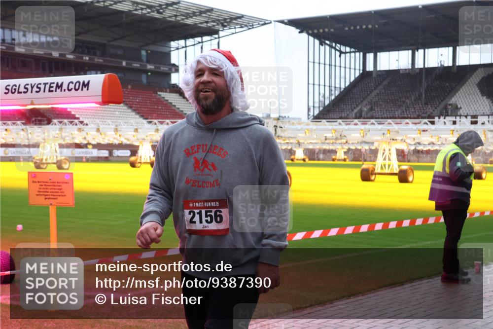 07.12.2025 - St. Pauli X-Mass-Run No. 15 Luisa Fischer http://msf.ph/oto/9387390 07.12.2025 11:45:36 Ziel 15, 2156, 228, 291, 1281, 1938, 2122, 2156, 2246, 2263, 2372, 2624, 2644, 2844, 3485, 3489, 3492, 3529, 3530, 3552, 3553, 3573, 3575, 3578, 3605, 3624, 3630, 3774, 3920, 3921, 4103 meine-sportfotos.de