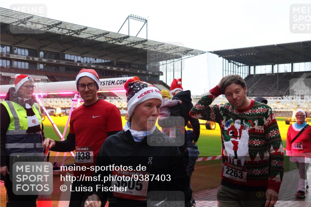 07.12.2025 - St. Pauli X-Mass-Run No. 15 Luisa Fischer http://msf.ph/oto/9387403 07.12.2025 11:45:56 Ziel 6834, 15, 1938, 15, 3605, 15, 2263, 2246, 291, 355, 526, 569, 572, 1324, 1541, 2372, 2382, 2385, 2624, 2844, 3028, 3378, 3379, 3485, 3489, 3492, 3529, 3530, 3573, 3575, 3578, 3774, 3920, 3921, 3963, 4058, 4060, 4112 meine-sportfotos.de