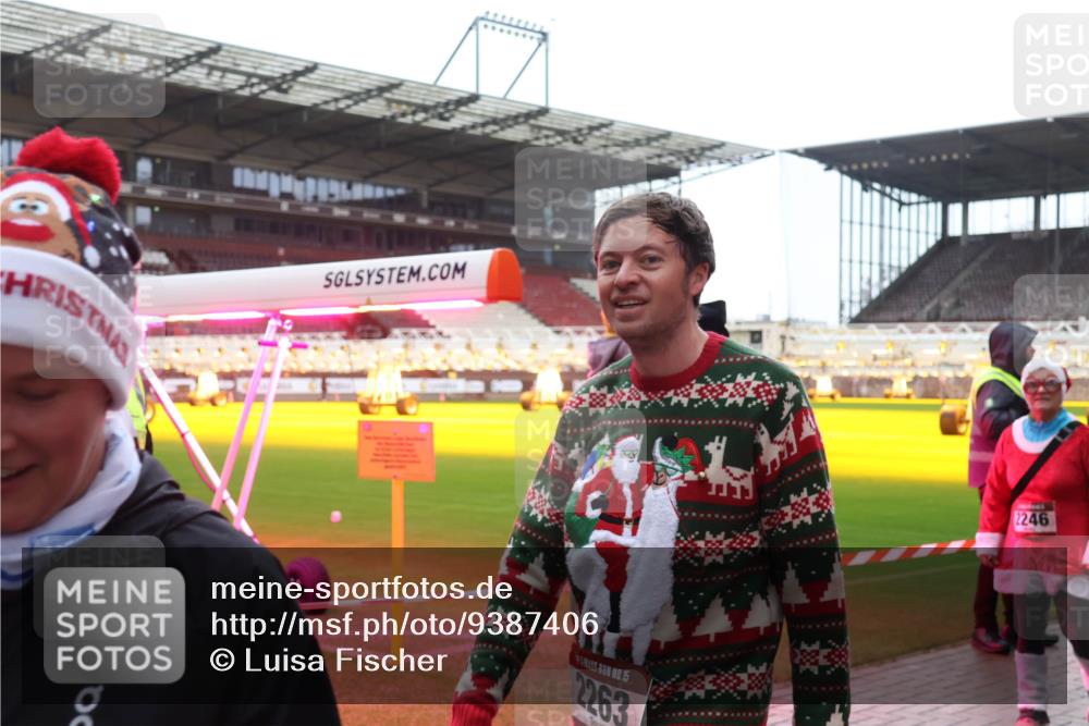 07.12.2025 - St. Pauli X-Mass-Run No. 15 Luisa Fischer http://msf.ph/oto/9387406 07.12.2025 11:45:56 Ziel 15, 2263, 2246, 291, 355, 526, 569, 572, 1324, 1541, 2372, 2382, 2385, 2624, 2844, 3028, 3378, 3379, 3485, 3489, 3492, 3529, 3530, 3573, 3575, 3578, 3774, 3920, 3921, 3963, 4058, 4060, 4112 meine-sportfotos.de