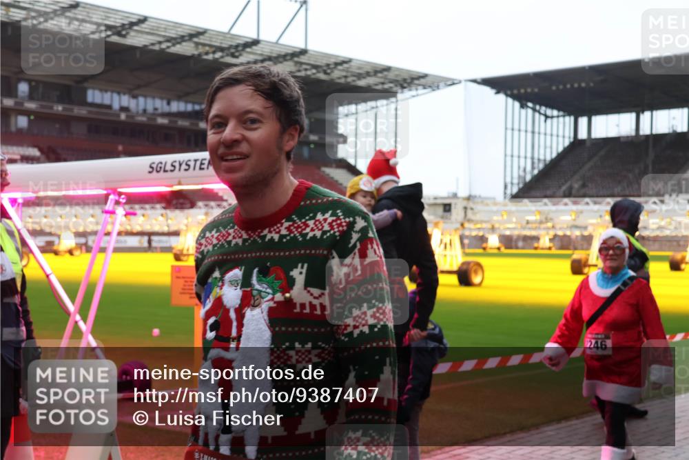 07.12.2025 - St. Pauli X-Mass-Run No. 15 Luisa Fischer http://msf.ph/oto/9387407 07.12.2025 11:45:57 Ziel 246, 291, 355, 526, 569, 572, 1324, 1541, 2372, 2382, 2385, 2624, 2844, 3028, 3378, 3379, 3485, 3489, 3492, 3529, 3530, 3573, 3575, 3578, 3774, 3963, 4058, 4060, 4112 meine-sportfotos.de