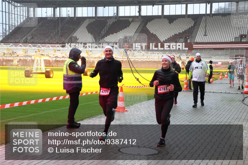 07.12.2025 - St. Pauli X-Mass-Run No. 15 Luisa Fischer http://msf.ph/oto/9387412 07.12.2025 10:22:46 Ziel 4771, 4781, 2184, 4774, 715, 739, 1371, 1488, 1636, 2184, 2817, 2818, 2819, 2945, 3431, 3736, 3999, 4000, 4321, 4322, 4323, 4415, 4771, 4774, 4781 meine-sportfotos.de