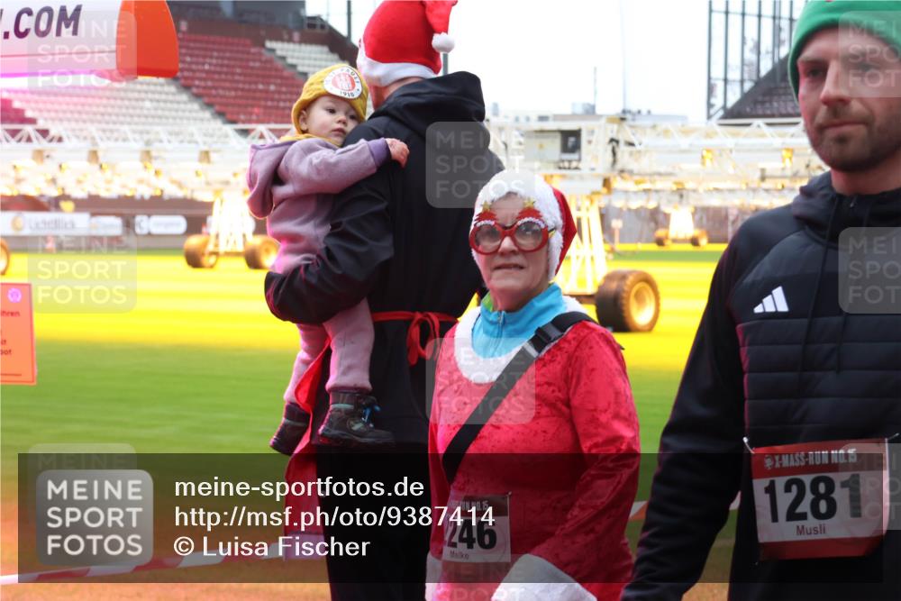 07.12.2025 - St. Pauli X-Mass-Run No. 15 Luisa Fischer http://msf.ph/oto/9387414 07.12.2025 11:45:58 Ziel 1910, 15, 246, 15, 1281, 291, 355, 526, 569, 572, 1324, 1541, 2372, 2382, 2385, 2624, 2844, 3028, 3378, 3379, 3485, 3489, 3529, 3530, 3573, 3575, 3578, 3774, 3963, 4058, 4060, 4112 meine-sportfotos.de