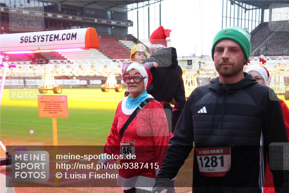 07.12.2025 - St. Pauli X-Mass-Run No. 15 Luisa Fischer http://msf.ph/oto/9387415 07.12.2025 11:45:58 Ziel 15, 246, 15, 1281, 291, 355, 526, 569, 572, 1324, 1541, 2372, 2382, 2385, 2624, 2844, 3028, 3378, 3379, 3485, 3489, 3529, 3530, 3573, 3575, 3578, 3774, 3963, 4058, 4060, 4112 meine-sportfotos.de