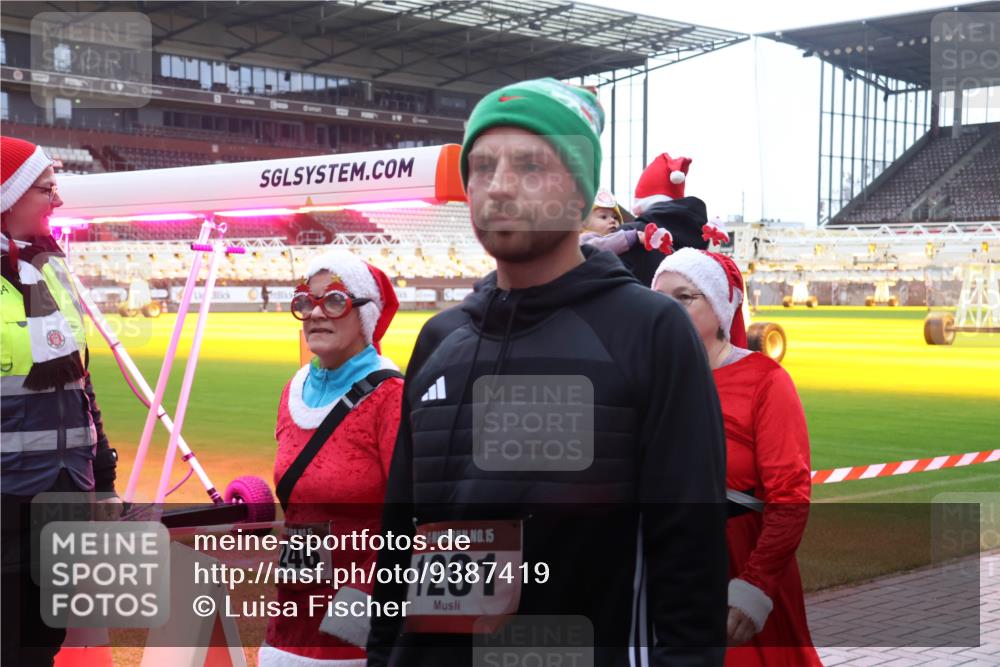 07.12.2025 - St. Pauli X-Mass-Run No. 15 Luisa Fischer http://msf.ph/oto/9387419 07.12.2025 11:45:59 Ziel 15, 246, 15, 1281, 291, 355, 526, 569, 572, 1324, 1541, 2372, 2382, 2385, 2624, 2844, 3028, 3378, 3379, 3485, 3489, 3573, 3575, 3578, 3774, 3963, 4058, 4060, 4112 meine-sportfotos.de