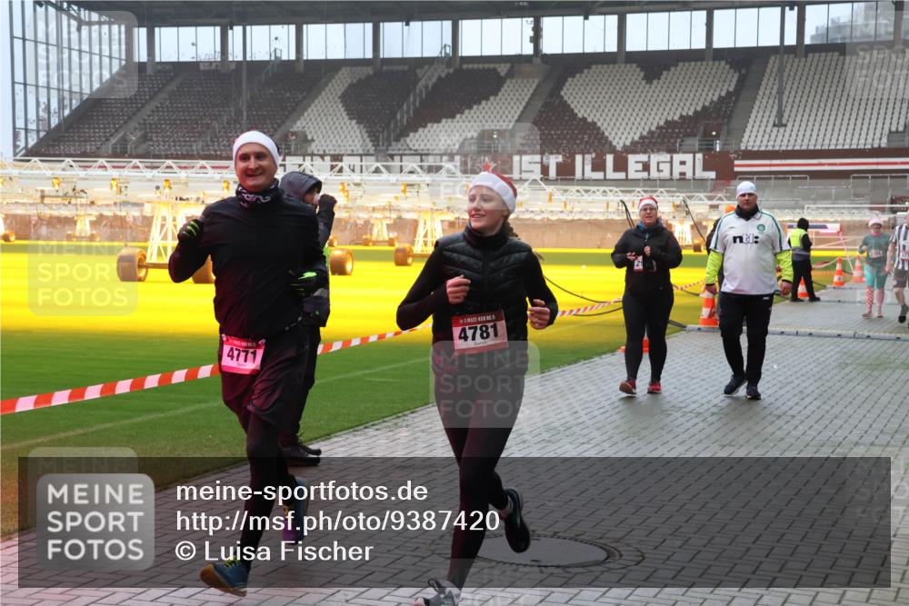 07.12.2025 - St. Pauli X-Mass-Run No. 15 Luisa Fischer http://msf.ph/oto/9387420 07.12.2025 10:22:46 Ziel 4771, 15, 4781, 715, 739, 1371, 1488, 1636, 2184, 2817, 2818, 2819, 2945, 3431, 3736, 3999, 4000, 4321, 4322, 4323, 4415, 4771, 4774, 4781 meine-sportfotos.de