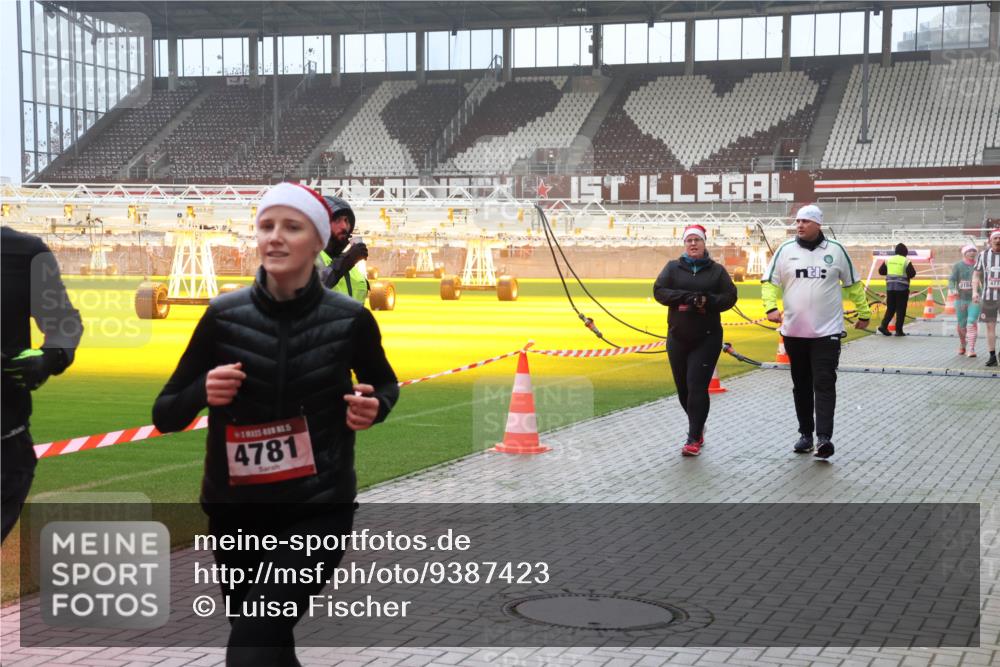 07.12.2025 - St. Pauli X-Mass-Run No. 15 Luisa Fischer http://msf.ph/oto/9387423 07.12.2025 10:22:47 Ziel 4781, 2184, 477, 715, 739, 1371, 1488, 1636, 2184, 2817, 2818, 2819, 2945, 3431, 3736, 3999, 4000, 4321, 4322, 4323, 4415, 4771, 4774, 4781 meine-sportfotos.de