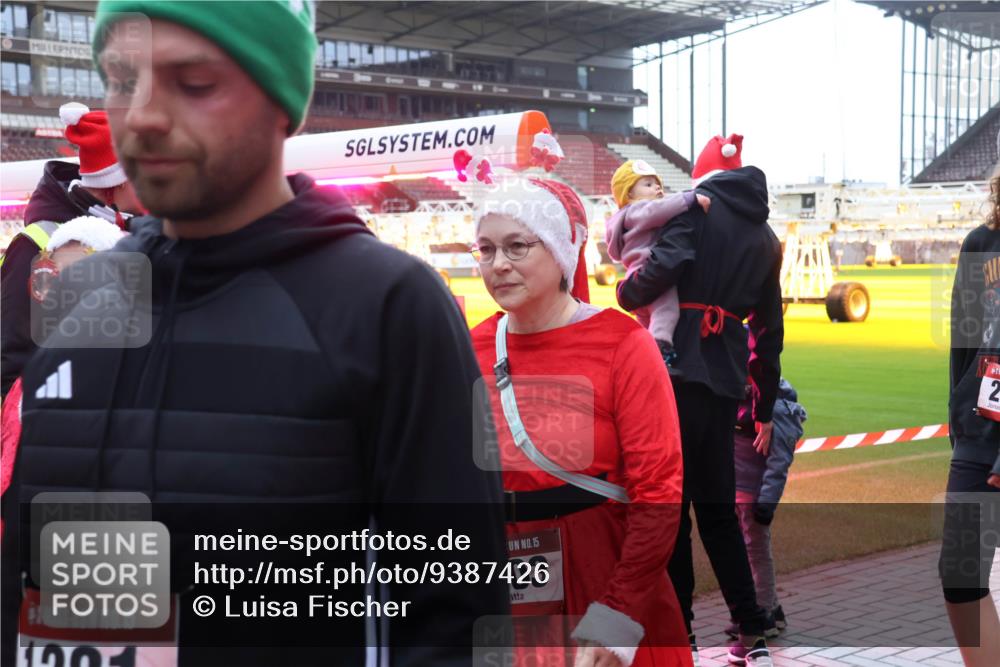 07.12.2025 - St. Pauli X-Mass-Run No. 15 Luisa Fischer http://msf.ph/oto/9387426 07.12.2025 11:46:00 Ziel 15, 15, 03, 2, 355, 526, 569, 572, 1324, 1541, 2372, 2382, 2385, 2624, 2844, 3028, 3378, 3379, 3485, 3489, 3573, 3575, 3578, 3774, 3963, 4058, 4060, 4112 meine-sportfotos.de
