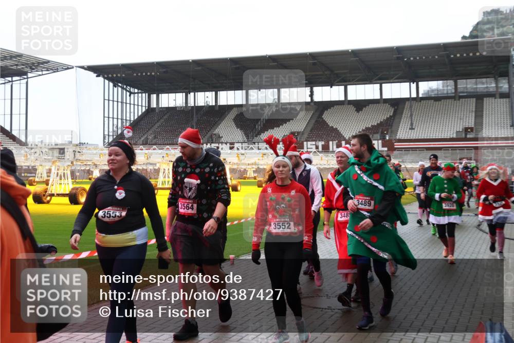 07.12.2025 - St. Pauli X-Mass-Run No. 15 Luisa Fischer http://msf.ph/oto/9387427 07.12.2025 11:46:02 Ziel 3553, 3564, 3552, 348, 3489, 3920, 355, 526, 569, 572, 1324, 1541, 2372, 2382, 2385, 2624, 2844, 3028, 3378, 3379, 3485, 3489, 3573, 3575, 3578, 3774, 3963, 4058, 4060, 4112 meine-sportfotos.de