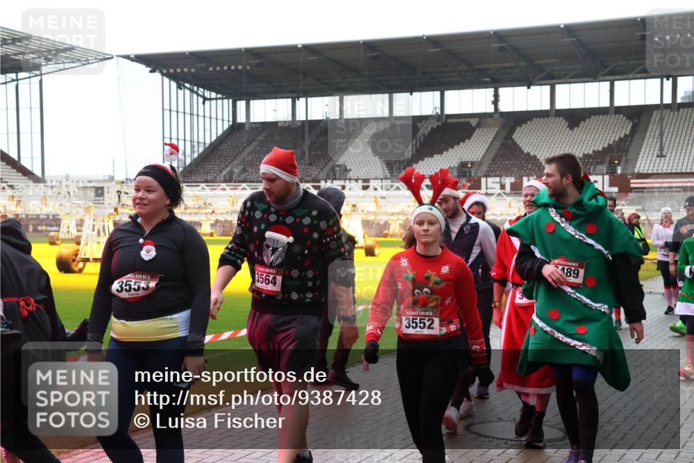 07.12.2025 - St. Pauli X-Mass-Run No. 15 Luisa Fischer http://msf.ph/oto/9387428 07.12.2025 11:46:02 Ziel 5, 3553, 3564, 15, 3552, 189, 355, 526, 569, 572, 1324, 1541, 2372, 2382, 2385, 2624, 2844, 3028, 3378, 3379, 3485, 3489, 3573, 3575, 3578, 3774, 3963, 4058, 4060, 4112 meine-sportfotos.de