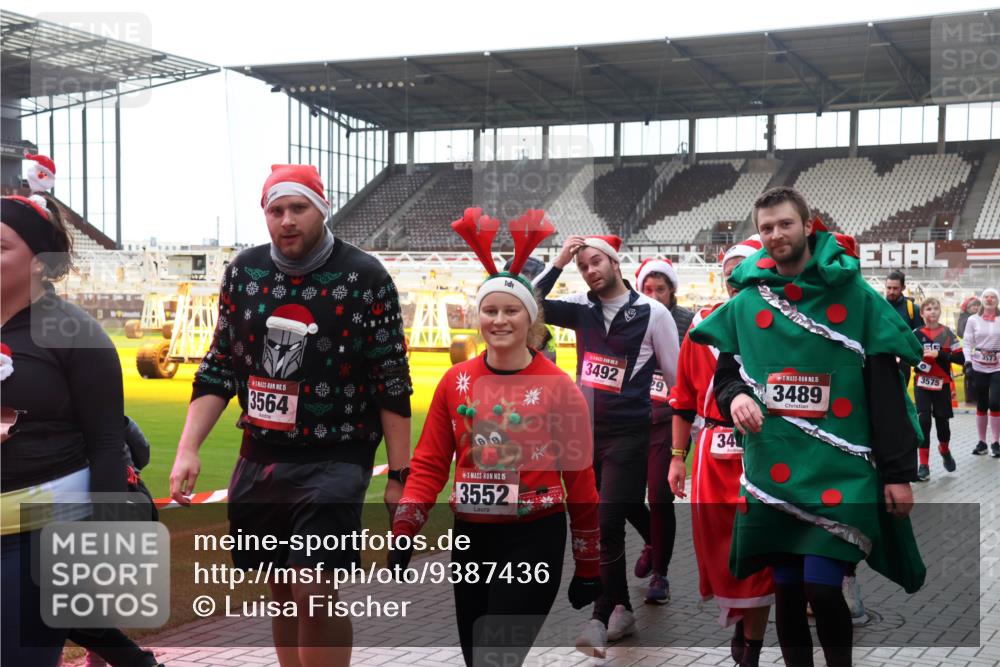 07.12.2025 - St. Pauli X-Mass-Run No. 15 Luisa Fischer http://msf.ph/oto/9387436 07.12.2025 11:46:03 Ziel 15, 3564, 15, 3552, 3492, 29, 34, 3573, 15, 3489, 3575, 355, 526, 569, 572, 1324, 1541, 2372, 2382, 2385, 2624, 2844, 3028, 3378, 3379, 3485, 3489, 3573, 3575, 3578, 3774, 3963, 4058, 4060, 4112 meine-sportfotos.de