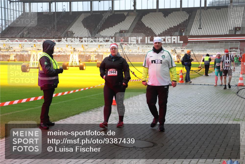 07.12.2025 - St. Pauli X-Mass-Run No. 15 Luisa Fischer http://msf.ph/oto/9387439 07.12.2025 10:22:50 Ziel 2944, 2184, 715, 739, 1371, 1488, 1636, 2184, 2817, 2818, 2819, 3431, 3736, 3999, 4000, 4321, 4322, 4323, 4415, 4419, 4771, 4774, 4781 meine-sportfotos.de