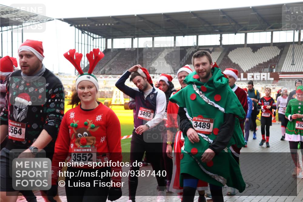 07.12.2025 - St. Pauli X-Mass-Run No. 15 Luisa Fischer http://msf.ph/oto/9387440 07.12.2025 11:46:04 Ziel 15, 3564, 15, 3552, 3492, 29, 15, 3489, 3575, 392, 355, 526, 569, 572, 1324, 1541, 2372, 2382, 2385, 2624, 2844, 3028, 3378, 3379, 3485, 3489, 3573, 3774, 3963, 4058, 4060, 4112 meine-sportfotos.de