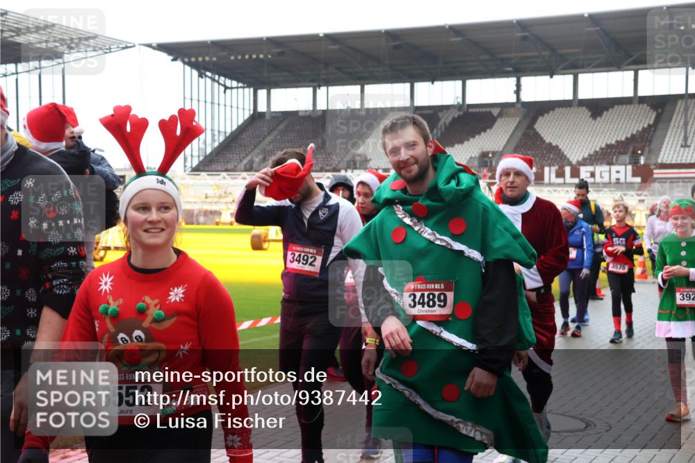 07.12.2025 - St. Pauli X-Mass-Run No. 15 Luisa Fischer http://msf.ph/oto/9387442 07.12.2025 11:46:04 Ziel 15, 3552, 3492, 15, 3489, 3575, 392, 355, 526, 569, 572, 1324, 1541, 2372, 2382, 2385, 2624, 2844, 3028, 3378, 3379, 3485, 3489, 3573, 3774, 3963, 4058, 4060, 4112 meine-sportfotos.de