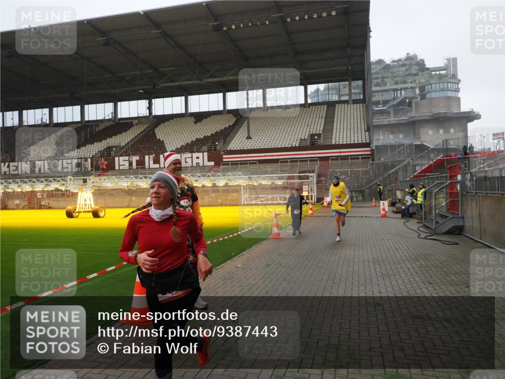 07.12.2025 - St. Pauli X-Mass-Run No. 15 Fabian Wolf http://msf.ph/oto/9387443 07.12.2025 10:17:48 Ziel 1161, 1162, 1963, 2663, 3804, 4127, 4227 meine-sportfotos.de