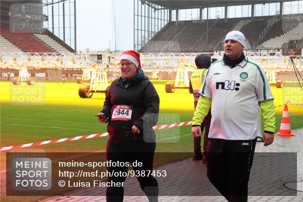 07.12.2025 - St. Pauli X-Mass-Run No. 15 Luisa Fischer http://msf.ph/oto/9387453 07.12.2025 10:22:53 Ziel 15, 2944, 715, 739, 1371, 1488, 1636, 2184, 2817, 2818, 2819, 3431, 3736, 3999, 4000, 4407, 4411, 4415, 4419, 4509, 4539, 4771, 4774, 4781 meine-sportfotos.de