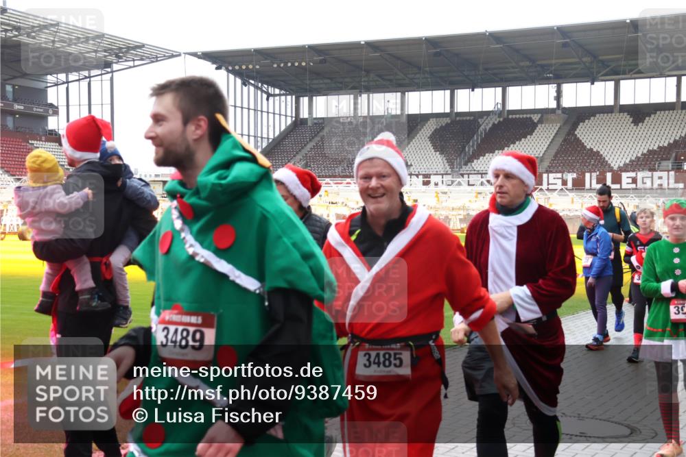 07.12.2025 - St. Pauli X-Mass-Run No. 15 Luisa Fischer http://msf.ph/oto/9387459 07.12.2025 11:46:05 Ziel 3489, 3485, 39, 147, 355, 526, 569, 572, 1324, 1541, 2372, 2382, 2385, 2624, 2844, 3028, 3378, 3379, 3573, 3774, 3963, 4058, 4060, 4112 meine-sportfotos.de