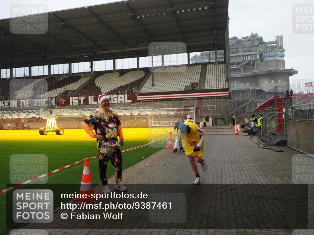 07.12.2025 - St. Pauli X-Mass-Run No. 15 Fabian Wolf http://msf.ph/oto/9387461 07.12.2025 10:17:50 Ziel 1161, 1162, 1963, 2663, 3804, 4127, 4227 meine-sportfotos.de