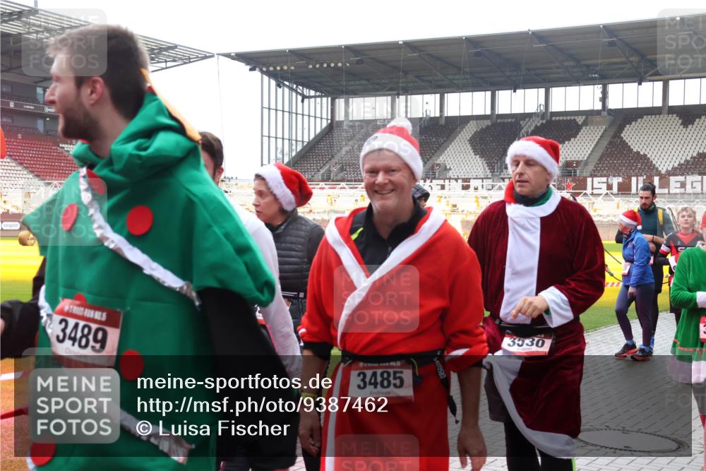 07.12.2025 - St. Pauli X-Mass-Run No. 15 Luisa Fischer http://msf.ph/oto/9387462 07.12.2025 11:46:05 Ziel 3489, 3485, 3530, 147, 355, 526, 569, 572, 1324, 1541, 2372, 2382, 2385, 2624, 2844, 3028, 3378, 3379, 3573, 3774, 3963, 4058, 4060, 4112 meine-sportfotos.de