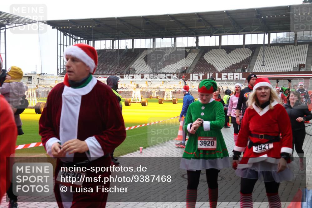 07.12.2025 - St. Pauli X-Mass-Run No. 15 Luisa Fischer http://msf.ph/oto/9387468 07.12.2025 11:46:07 Ziel 3530, 3920, 3921, 147, 355, 526, 569, 572, 1324, 1541, 2372, 2382, 2385, 2624, 3028, 3378, 3379, 3573, 3774, 3963, 4058, 4060, 4112 meine-sportfotos.de