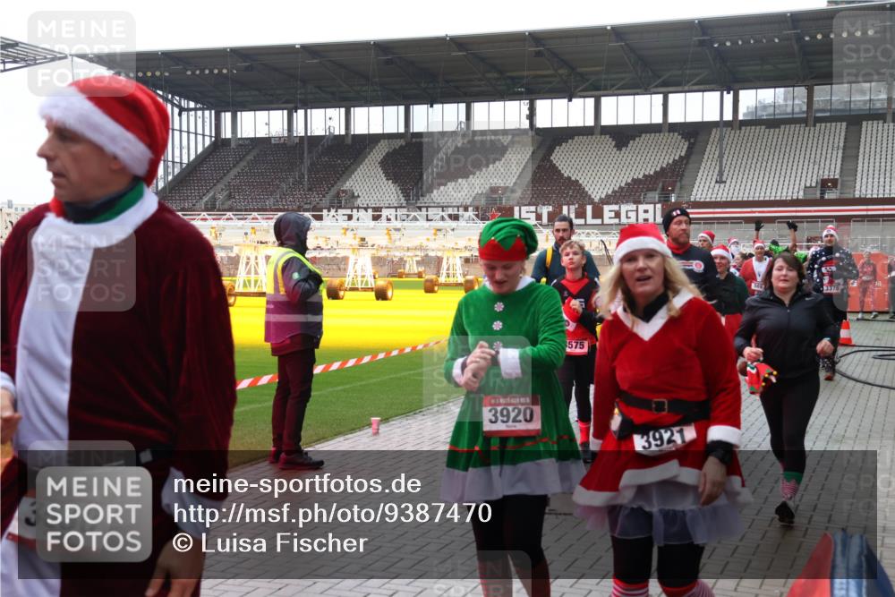 07.12.2025 - St. Pauli X-Mass-Run No. 15 Luisa Fischer http://msf.ph/oto/9387470 07.12.2025 11:46:07 Ziel 3530, 575, 1, 3920, 3921, 3378, 147, 355, 526, 569, 572, 1324, 1541, 2372, 2382, 2385, 2624, 3028, 3378, 3379, 3573, 3774, 3963, 4058, 4060, 4112 meine-sportfotos.de