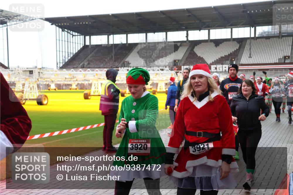 07.12.2025 - St. Pauli X-Mass-Run No. 15 Luisa Fischer http://msf.ph/oto/9387472 07.12.2025 11:46:08 Ziel 15, 3920, 3921, 3579, 147, 355, 526, 569, 572, 733, 1324, 1541, 2372, 2382, 2385, 2624, 3028, 3378, 3379, 3573, 3774, 3963, 4058, 4060, 4112 meine-sportfotos.de