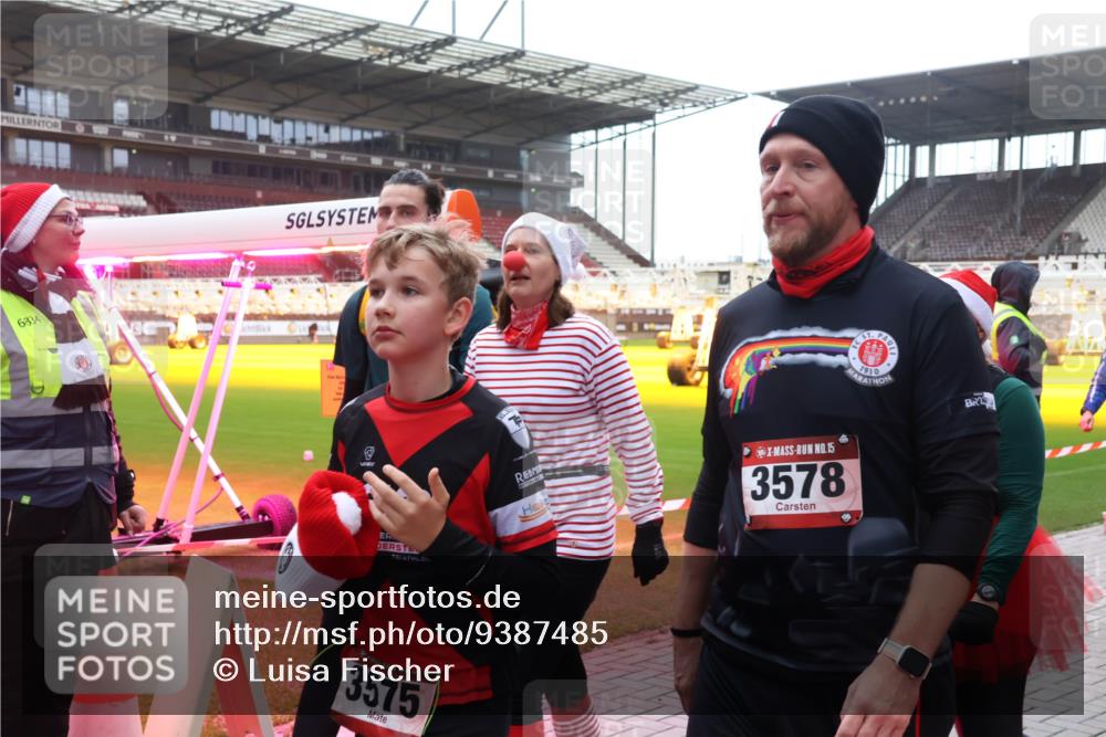 07.12.2025 - St. Pauli X-Mass-Run No. 15 Luisa Fischer http://msf.ph/oto/9387485 07.12.2025 11:46:13 Ziel 6834, 3575, 1910, 15, 3578, 143, 147, 188, 355, 356, 526, 569, 572, 733, 1324, 1541, 2097, 2137, 2372, 2382, 2385, 3028, 3378, 3379, 3573, 3774, 3963, 4058, 4060, 4112 meine-sportfotos.de