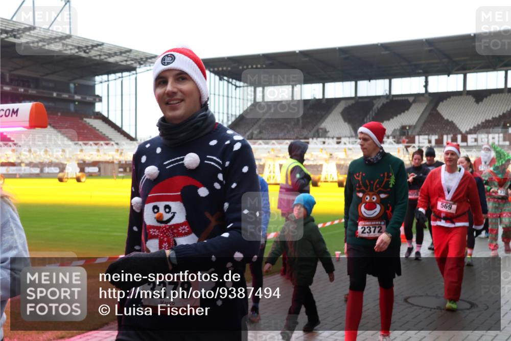 07.12.2025 - St. Pauli X-Mass-Run No. 15 Luisa Fischer http://msf.ph/oto/9387494 07.12.2025 11:46:15 Ziel 3378, 2372, 1058, 569, 143, 147, 188, 355, 356, 526, 569, 572, 733, 1324, 1541, 2097, 2137, 2372, 2382, 2385, 3028, 3378, 3379, 3573, 3774, 3963, 4058, 4060, 4112 meine-sportfotos.de