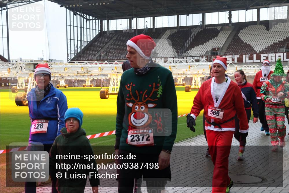 07.12.2025 - St. Pauli X-Mass-Run No. 15 Luisa Fischer http://msf.ph/oto/9387498 07.12.2025 11:46:16 Ziel 15, 228, 15, 2372, 5, 569, 2425, 2385, 143, 147, 188, 355, 356, 526, 569, 572, 733, 1324, 1541, 2097, 2137, 2382, 2385, 3028, 3378, 3379, 3573, 3620, 3774, 3963, 4058, 4060, 4112 meine-sportfotos.de