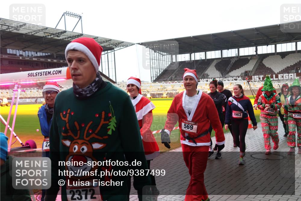 07.12.2025 - St. Pauli X-Mass-Run No. 15 Luisa Fischer http://msf.ph/oto/9387499 07.12.2025 11:46:18 Ziel 22, 15, 2372, 5, 569, 2385, 2382, 3963, 143, 147, 188, 355, 356, 526, 569, 572, 733, 1324, 1541, 2097, 2137, 2382, 2385, 2437, 3028, 3378, 3379, 3573, 3620, 3774, 3963, 4058, 4060, 4112 meine-sportfotos.de