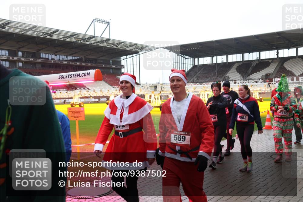 07.12.2025 - St. Pauli X-Mass-Run No. 15 Luisa Fischer http://msf.ph/oto/9387502 07.12.2025 11:46:19 Ziel 30, 15, 569, 058, 8, 3963, 143, 147, 188, 355, 356, 526, 569, 572, 733, 1324, 1433, 1454, 1541, 2097, 2137, 2382, 2385, 2437, 3028, 3378, 3379, 3573, 3620, 3774, 3963, 4058, 4060, 4112 meine-sportfotos.de