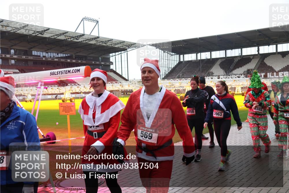 07.12.2025 - St. Pauli X-Mass-Run No. 15 Luisa Fischer http://msf.ph/oto/9387504 07.12.2025 11:46:19 Ziel 15, 8, 15, 569, 4058, 3963, 2385, 143, 147, 188, 355, 356, 526, 569, 572, 733, 1324, 1433, 1454, 1541, 2097, 2137, 2382, 2385, 2437, 3028, 3378, 3379, 3573, 3620, 3774, 3963, 4058, 4060, 4112 meine-sportfotos.de