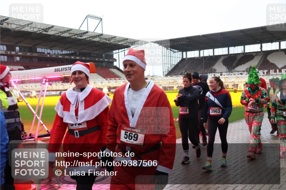 07.12.2025 - St. Pauli X-Mass-Run No. 15 Luisa Fischer http://msf.ph/oto/9387506 07.12.2025 11:46:20 Ziel 15, 569, 4058, 3963, 2385, 143, 147, 188, 355, 356, 526, 569, 572, 733, 1324, 1433, 1454, 1541, 2097, 2137, 2382, 2385, 2437, 3028, 3378, 3379, 3620, 3774, 3963, 4058, 4060, 4112 meine-sportfotos.de