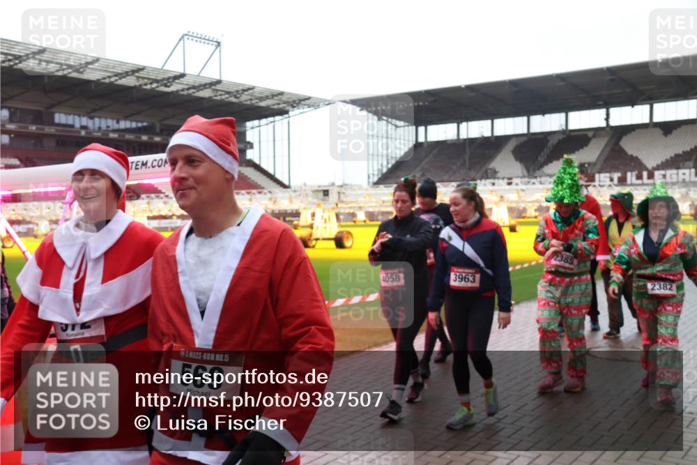 07.12.2025 - St. Pauli X-Mass-Run No. 15 Luisa Fischer http://msf.ph/oto/9387507 07.12.2025 11:46:20 Ziel 15, 569, 4058, 3963, 2385, 2382, 143, 147, 188, 355, 356, 526, 569, 572, 733, 1324, 1433, 1454, 1541, 2097, 2137, 2382, 2385, 2437, 3028, 3378, 3379, 3620, 3774, 3963, 4058, 4060, 4112 meine-sportfotos.de