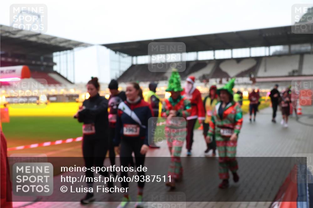 07.12.2025 - St. Pauli X-Mass-Run No. 15 Luisa Fischer http://msf.ph/oto/9387511 07.12.2025 11:46:21 Ziel 000000, 143, 147, 188, 355, 356, 526, 569, 572, 733, 1058, 1324, 1433, 1454, 1541, 2097, 2137, 2382, 2385, 2437, 3028, 3378, 3379, 3620, 3963, 4058, 4060, 4112 meine-sportfotos.de