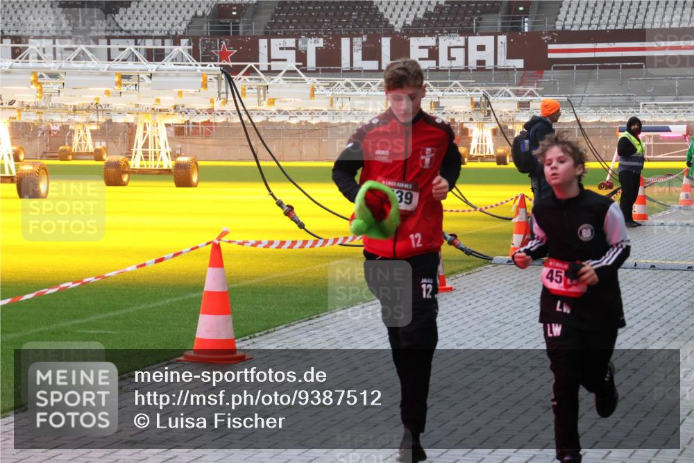 07.12.2025 - St. Pauli X-Mass-Run No. 15 Luisa Fischer http://msf.ph/oto/9387512 07.12.2025 10:23:08 Ziel 39, 12, 12, 45, 715, 739, 794, 1636, 2184, 2638, 3780, 4287, 4407, 4411, 4419, 4509, 4539, 4771, 4774, 4781 meine-sportfotos.de