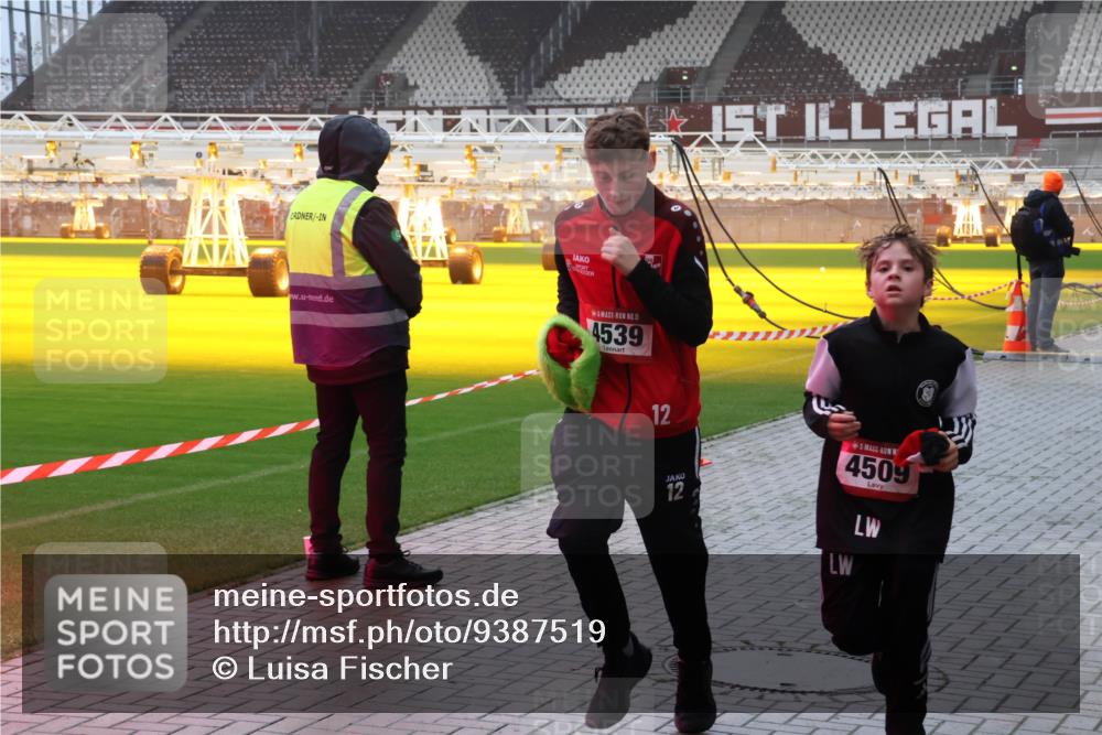 07.12.2025 - St. Pauli X-Mass-Run No. 15 Luisa Fischer http://msf.ph/oto/9387519 07.12.2025 10:23:09 Ziel 15, 4539, 12, 12, 4509, 715, 739, 794, 1636, 2184, 2638, 3780, 4287, 4407, 4411, 4419, 4509, 4539, 4771, 4774, 4781 meine-sportfotos.de