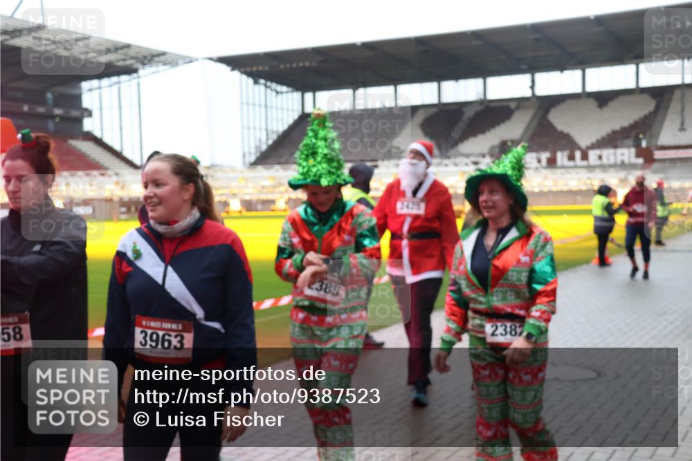 07.12.2025 - St. Pauli X-Mass-Run No. 15 Luisa Fischer http://msf.ph/oto/9387523 07.12.2025 11:46:22 Ziel 58, 3963, 2425, 2385, 2382, 143, 147, 188, 355, 356, 526, 569, 572, 733, 1058, 1073, 1324, 1433, 1454, 1541, 2097, 2137, 2382, 2385, 2437, 3028, 3378, 3379, 3523, 3524, 3620, 3963, 4058, 4060, 4112 meine-sportfotos.de