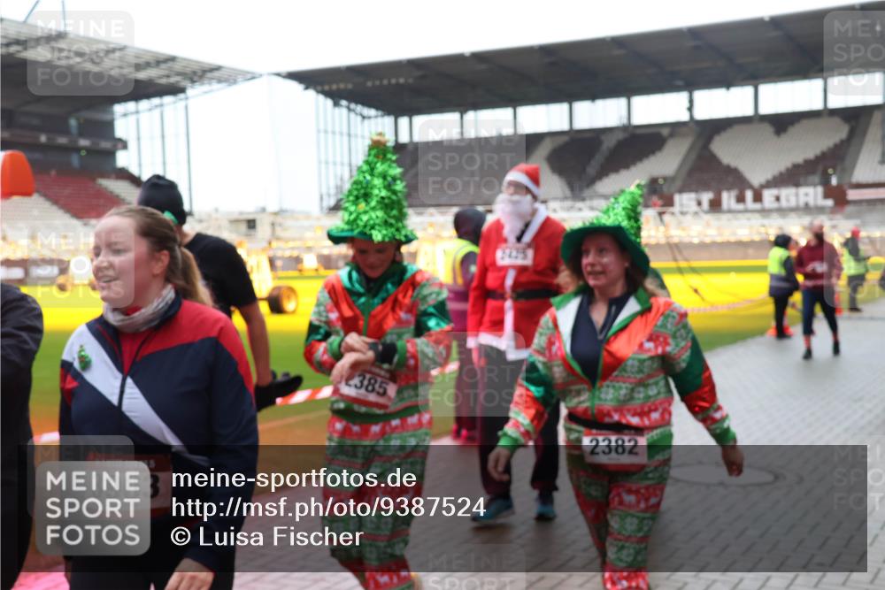 07.12.2025 - St. Pauli X-Mass-Run No. 15 Luisa Fischer http://msf.ph/oto/9387524 07.12.2025 11:46:22 Ziel 3963, 2425, 385, 2382, 143, 147, 188, 355, 356, 526, 569, 572, 733, 1058, 1073, 1324, 1433, 1454, 1541, 2097, 2137, 2382, 2385, 2437, 3028, 3378, 3379, 3523, 3524, 3620, 3963, 4058, 4060, 4112 meine-sportfotos.de