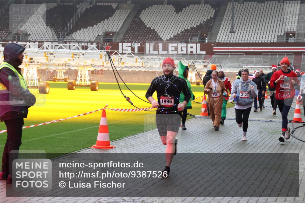 07.12.2025 - St. Pauli X-Mass-Run No. 15 Luisa Fischer http://msf.ph/oto/9387526 07.12.2025 10:23:24 Ziel 715, 1996, 2123, 2304, 715, 739, 794, 1636, 1996, 2123, 2304, 2508, 2511, 2638, 3052, 3078, 3079, 3780, 4287, 4407, 4411, 4419, 4509, 4539 meine-sportfotos.de