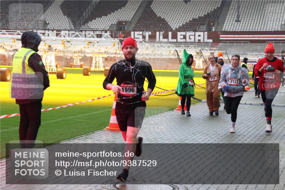 07.12.2025 - St. Pauli X-Mass-Run No. 15 Luisa Fischer http://msf.ph/oto/9387529 07.12.2025 10:23:25 Ziel 715, 1996, 2123, 2304, 715, 739, 794, 1636, 1996, 2123, 2304, 2508, 2511, 2638, 3052, 3078, 3079, 3780, 4287, 4407, 4411, 4419, 4509, 4539 meine-sportfotos.de