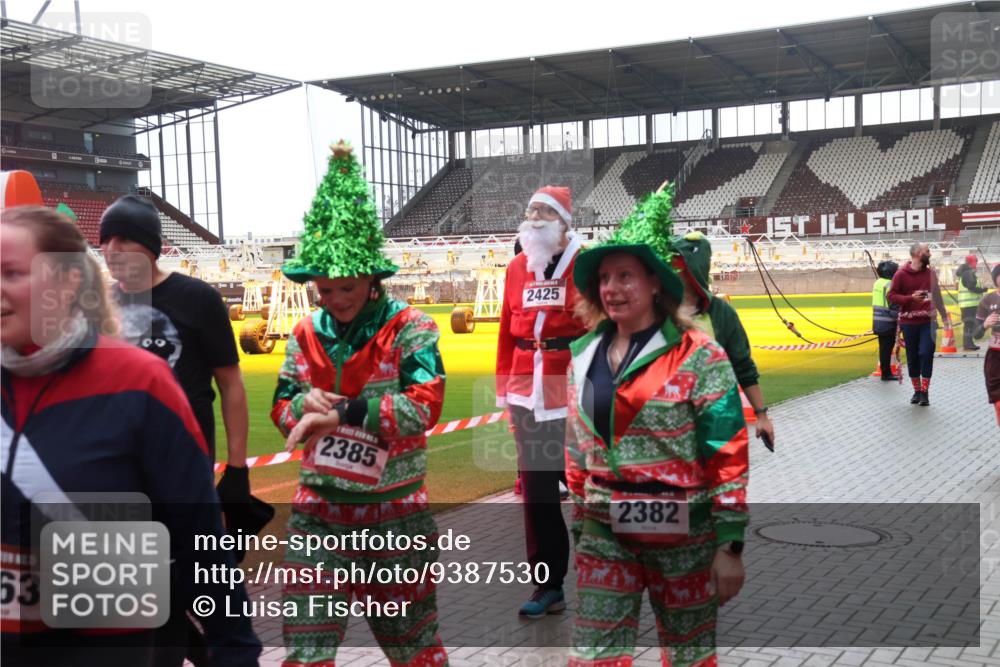 07.12.2025 - St. Pauli X-Mass-Run No. 15 Luisa Fischer http://msf.ph/oto/9387530 07.12.2025 11:46:22 Ziel 63, 2425, 2385, 2382, 143, 147, 188, 355, 356, 526, 569, 572, 733, 1058, 1073, 1324, 1433, 1454, 1541, 2097, 2137, 2382, 2385, 2437, 3028, 3378, 3379, 3523, 3524, 3620, 3963, 4058, 4060, 4112 meine-sportfotos.de
