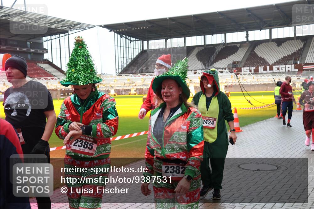 07.12.2025 - St. Pauli X-Mass-Run No. 15 Luisa Fischer http://msf.ph/oto/9387531 07.12.2025 11:46:23 Ziel 15, 2385, 2382, 2424, 733, 143, 147, 188, 355, 356, 526, 569, 572, 733, 949, 1058, 1073, 1324, 1433, 1454, 1541, 2097, 2137, 2382, 2385, 2437, 3028, 3378, 3379, 3523, 3524, 3620, 3963, 4058, 4060, 4112 meine-sportfotos.de