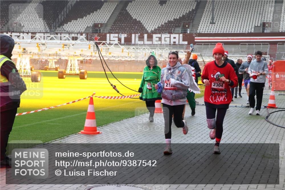 07.12.2025 - St. Pauli X-Mass-Run No. 15 Luisa Fischer http://msf.ph/oto/9387542 07.12.2025 10:23:26 Ziel 739, 21, 2304, 715, 739, 794, 1636, 1996, 2123, 2304, 2508, 2511, 2638, 3052, 3078, 3079, 3780, 4287, 4407, 4411, 4419, 4509, 4539 meine-sportfotos.de