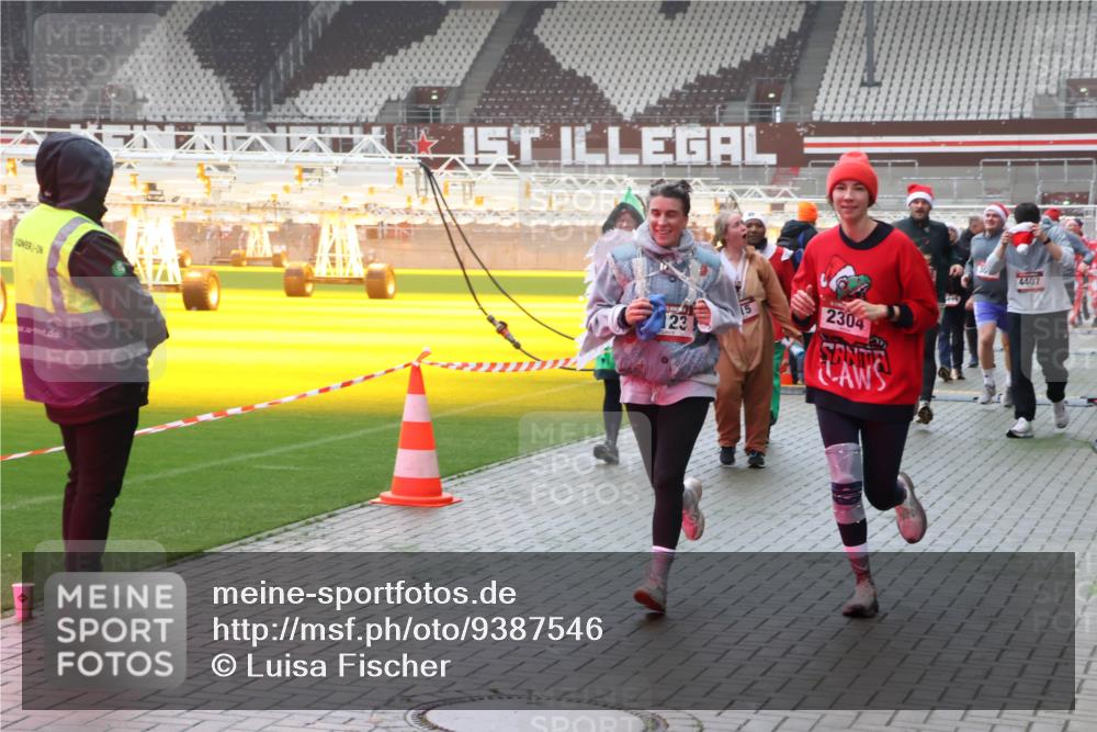 07.12.2025 - St. Pauli X-Mass-Run No. 15 Luisa Fischer http://msf.ph/oto/9387546 07.12.2025 10:23:26 Ziel 123, 2304, 4407, 715, 739, 794, 1636, 1996, 2123, 2304, 2508, 2511, 2638, 3052, 3078, 3079, 3780, 4287, 4407, 4411, 4419, 4509, 4539 meine-sportfotos.de