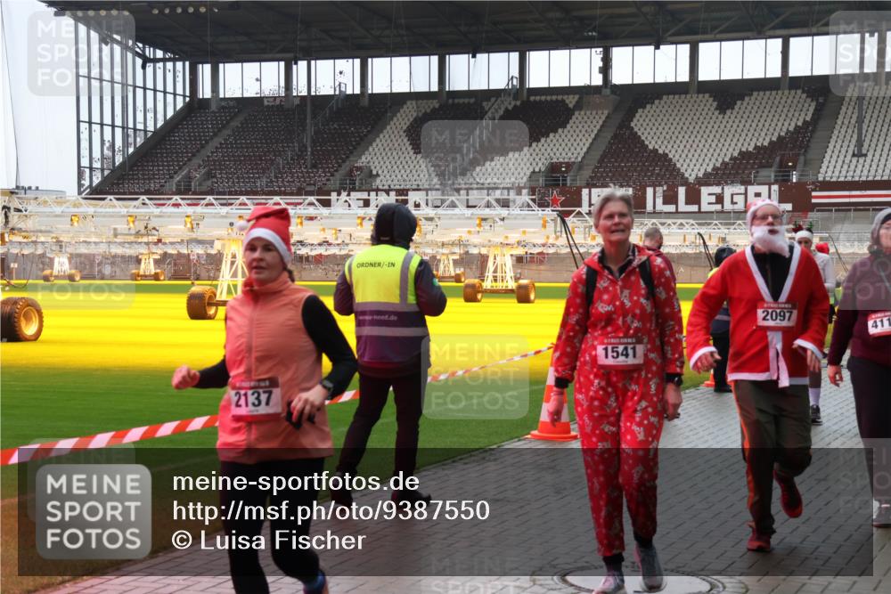 07.12.2025 - St. Pauli X-Mass-Run No. 15 Luisa Fischer http://msf.ph/oto/9387550 07.12.2025 11:46:30 Ziel 2137, 1541, 2097, 411, 143, 147, 188, 355, 356, 526, 733, 949, 954, 1058, 1073, 1433, 1454, 1541, 2097, 2137, 2437, 2935, 2941, 3028, 3378, 3379, 3523, 3524, 3620 meine-sportfotos.de