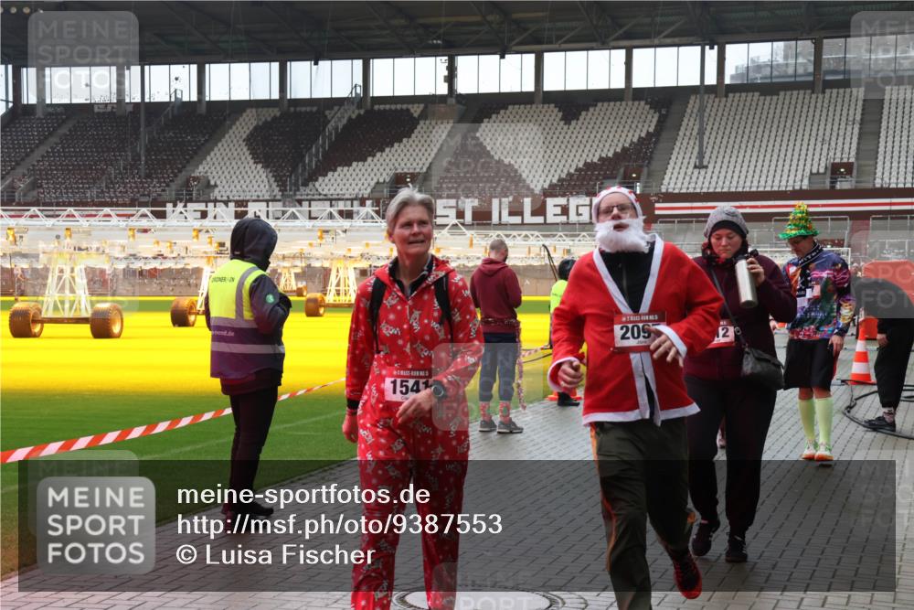 07.12.2025 - St. Pauli X-Mass-Run No. 15 Luisa Fischer http://msf.ph/oto/9387553 07.12.2025 11:46:30 Ziel 5, 1541, 209, 120, 143, 147, 188, 355, 356, 526, 733, 949, 954, 1058, 1073, 1433, 1454, 1541, 2097, 2137, 2437, 2935, 2941, 3028, 3378, 3379, 3523, 3524, 3620 meine-sportfotos.de