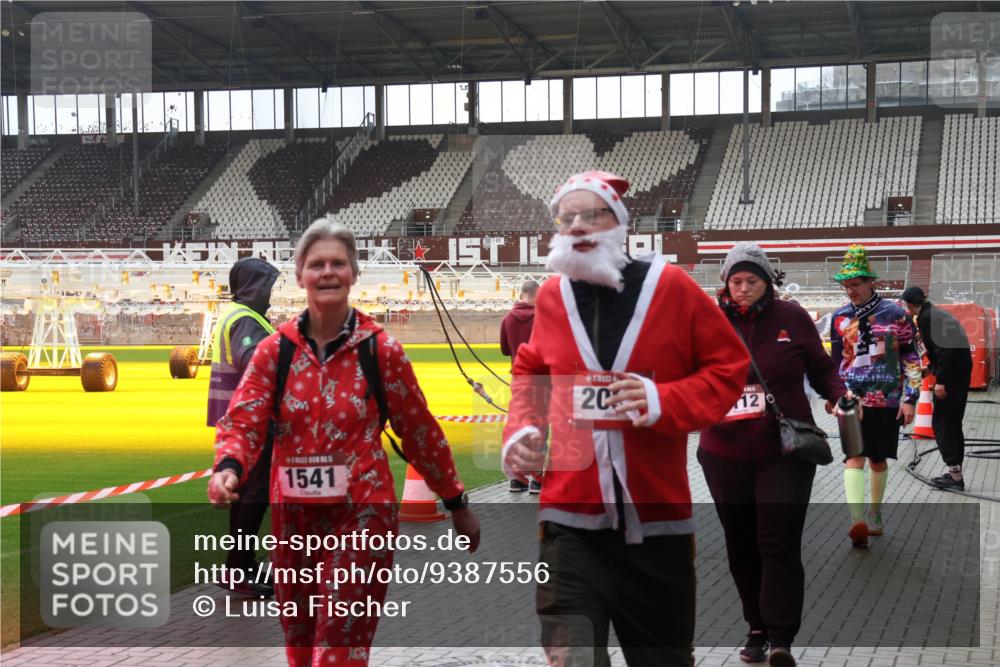 07.12.2025 - St. Pauli X-Mass-Run No. 15 Luisa Fischer http://msf.ph/oto/9387556 07.12.2025 11:46:31 Ziel 1541, 20, 12, 143, 147, 188, 355, 356, 526, 733, 949, 954, 1058, 1073, 1433, 1454, 1541, 2097, 2137, 2437, 2716, 2935, 2941, 3028, 3523, 3524, 3620 meine-sportfotos.de