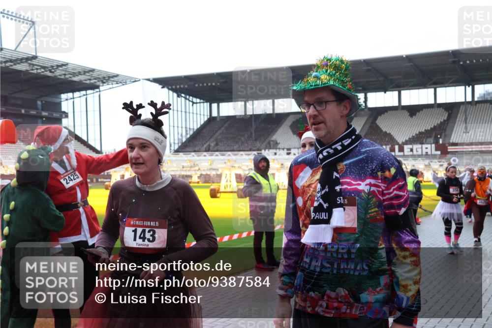 07.12.2025 - St. Pauli X-Mass-Run No. 15 Luisa Fischer http://msf.ph/oto/9387584 07.12.2025 11:46:38 Ziel 2425, 15, 143, 1, 15, 356, 3626, 143, 147, 188, 355, 356, 526, 733, 949, 954, 1058, 1073, 1433, 1454, 1541, 2097, 2108, 2109, 2111, 2137, 2437, 2716, 2935, 2941, 3523, 3524, 3620 meine-sportfotos.de