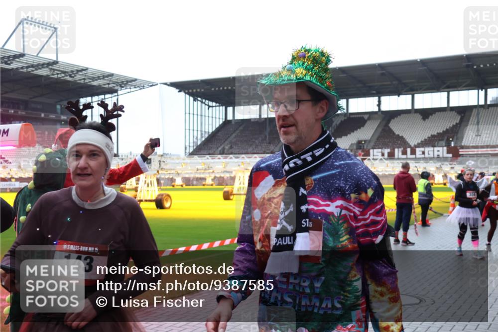 07.12.2025 - St. Pauli X-Mass-Run No. 15 Luisa Fischer http://msf.ph/oto/9387585 07.12.2025 11:46:38 Ziel 5, 143, 115, 143, 147, 188, 355, 356, 526, 733, 949, 954, 1058, 1073, 1433, 1454, 1541, 2097, 2108, 2109, 2111, 2137, 2437, 2716, 2935, 2941, 3523, 3524, 3620 meine-sportfotos.de